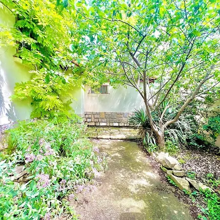 Pensión La Nimoise, Maison Familiale Avec Jardin
