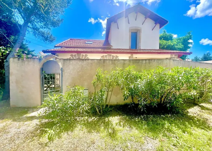 Maison d'hôtes La Nîmoise, Maison Familiale Avec Jardin 4*